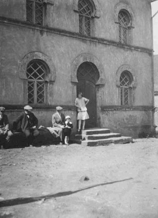 "Sitting in front of the synagogue in Wittelshofen." ~ US Holocaust Memorial Museum, 25821.